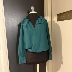 Zara Forrest Green Collared Women's Blouse with Button Cuffs 💜🐻